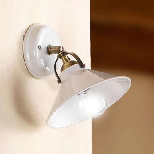 klasicky elegantna biela nalepovacia lampa osvetlenie nastavitelna bodova kuchyna obyvacka chodba spalna mediteransky country porcelan obciansky keramika taliansky toskansky vlnita tienidlo vidiecka zlata mosadz.jpg